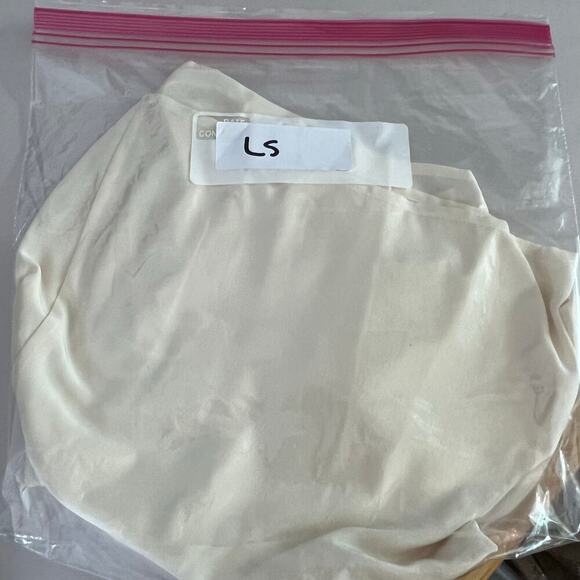 St. John Women's 4 100% Silk Off White Cream Tank Blouse Sheer Keyhole Back Flaw - Picture 11 of 11